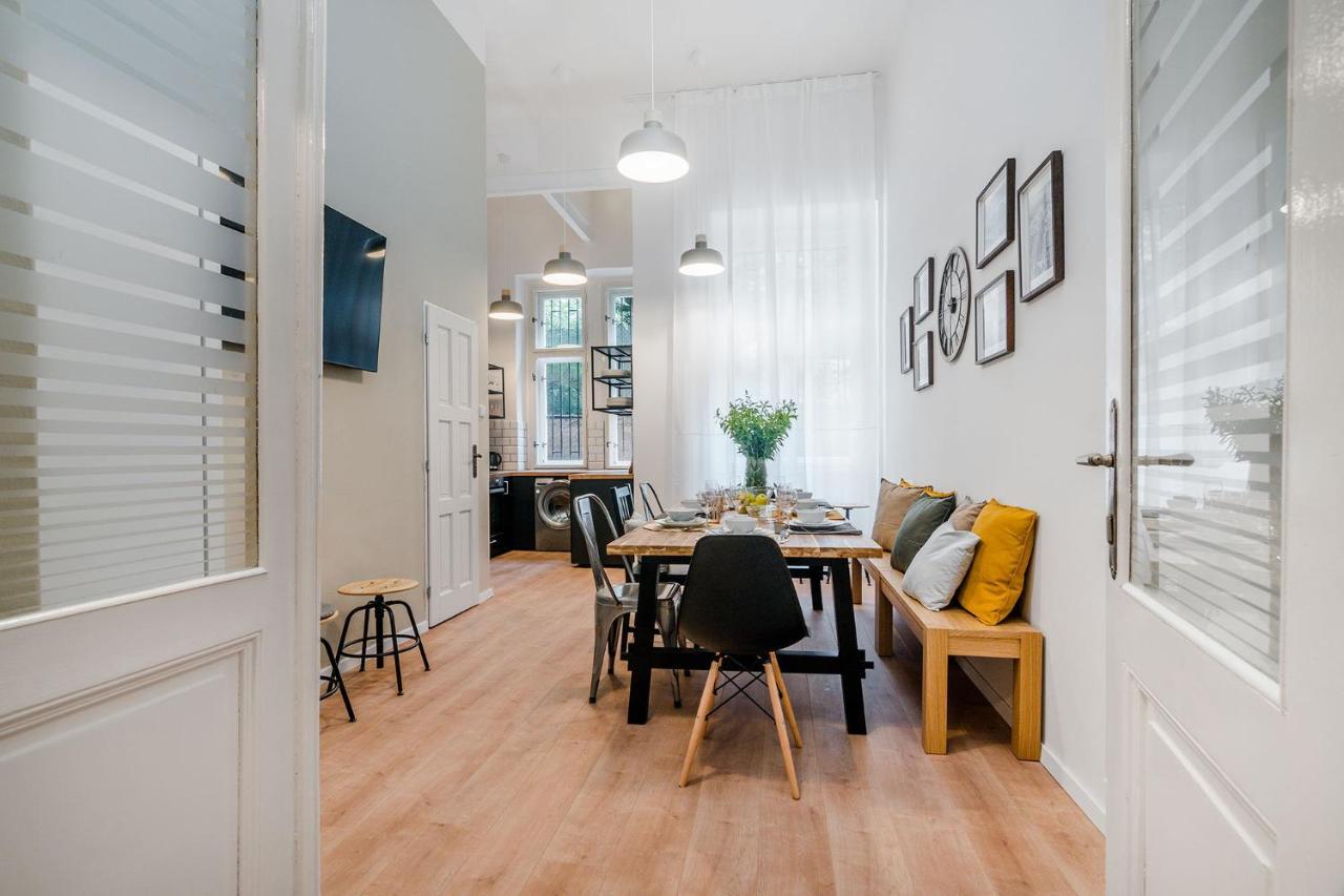 Modern And Huge Apts In Center By Michal&Friends Apartment Прага Екстериор снимка
