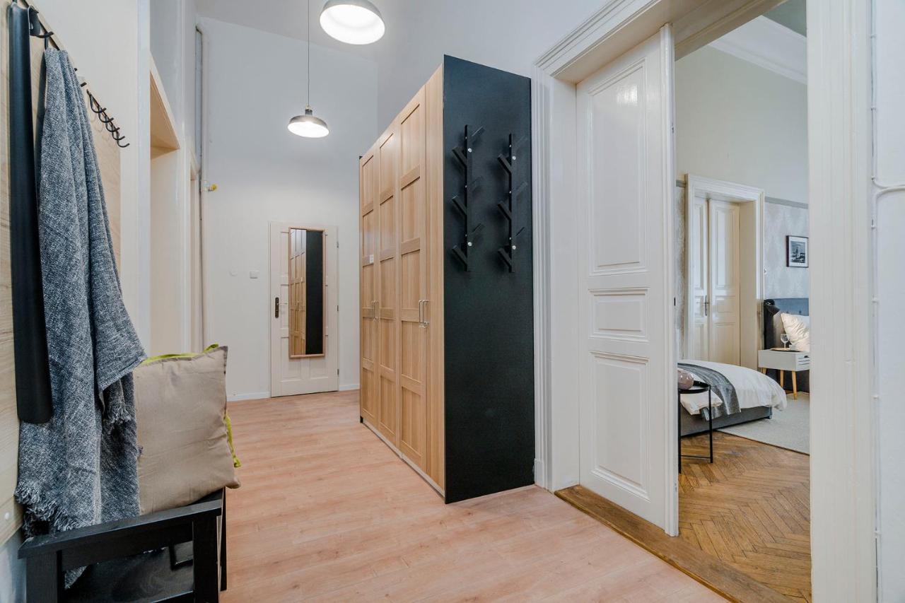Modern And Huge Apts In Center By Michal&Friends Apartment Прага Екстериор снимка