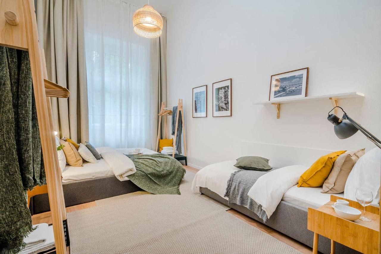 Modern And Huge Apts In Center By Michal&Friends Apartment Прага Екстериор снимка