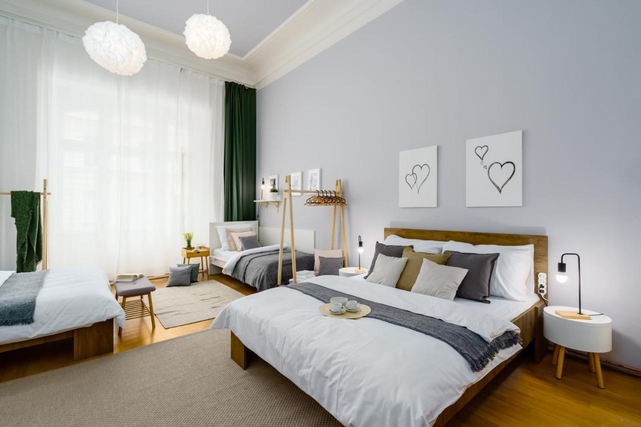 Modern And Huge Apts In Center By Michal&Friends Apartment Прага Екстериор снимка