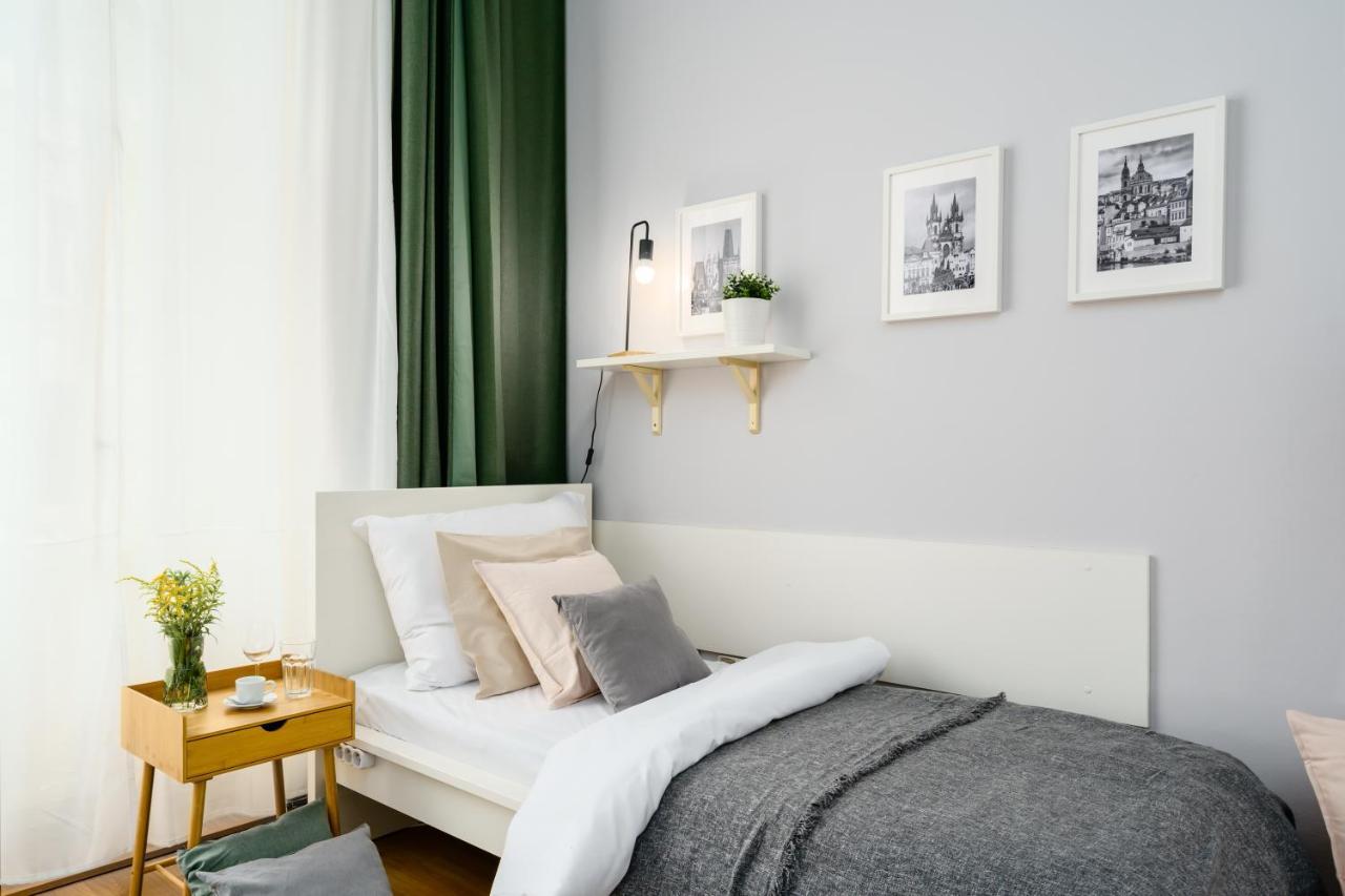 Modern And Huge Apts In Center By Michal&Friends Apartment Прага Екстериор снимка
